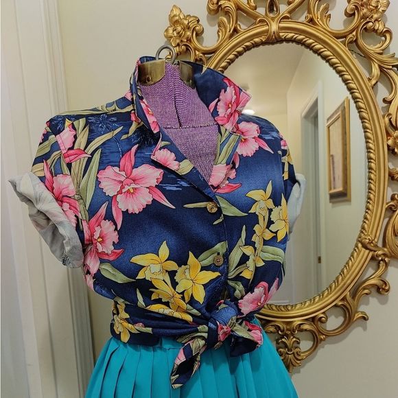 Women's Vintage Floral Shirt - Picture 6 of 8